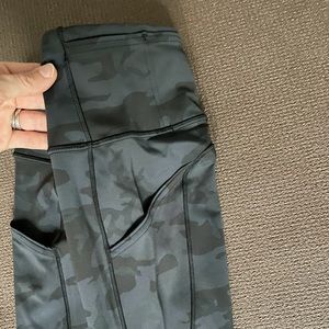 Size 2 Lululemon black & charcoal yoga pants *new*